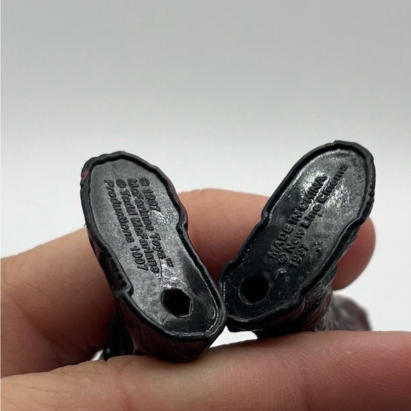 1997 Spawn w/o Mask 6" Todd McFarlane Comic Book Movie Action Figure - Picture 3 of 3